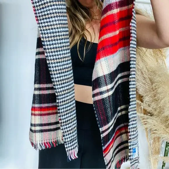 NEW NORDSTROM Black White Contrast Plaid Knit Tassel Woven Classic Scarf Wrap